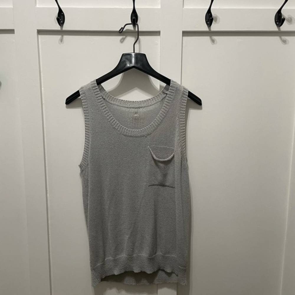 Grey sleeveless‎ sweater top, Size Medium. Amazon purchase